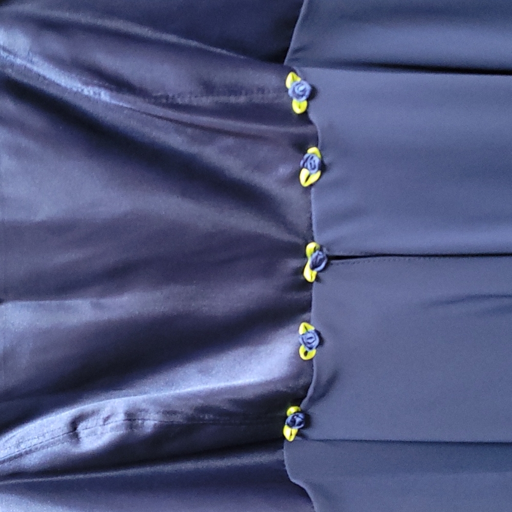 Dress - Picture 2 of 6